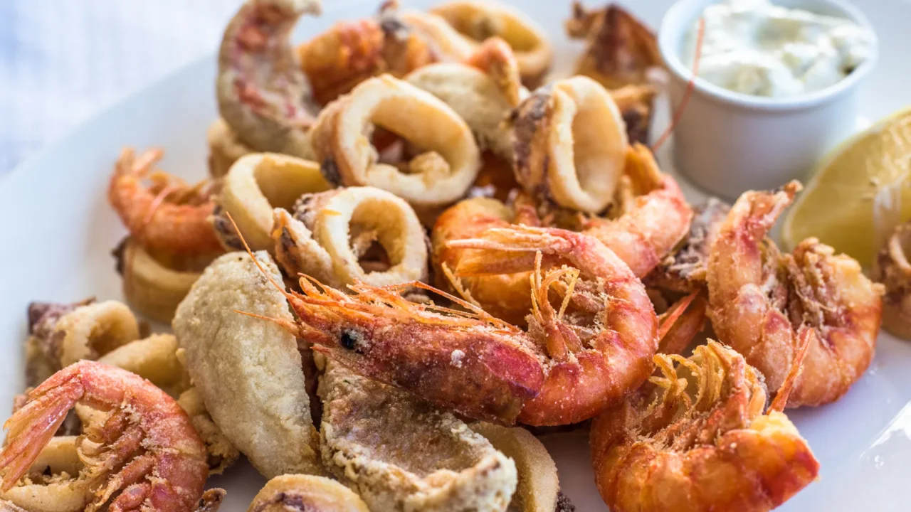 Il trucco dei cuochi per una frittura croccante: la farina segreta da usare nella pastella